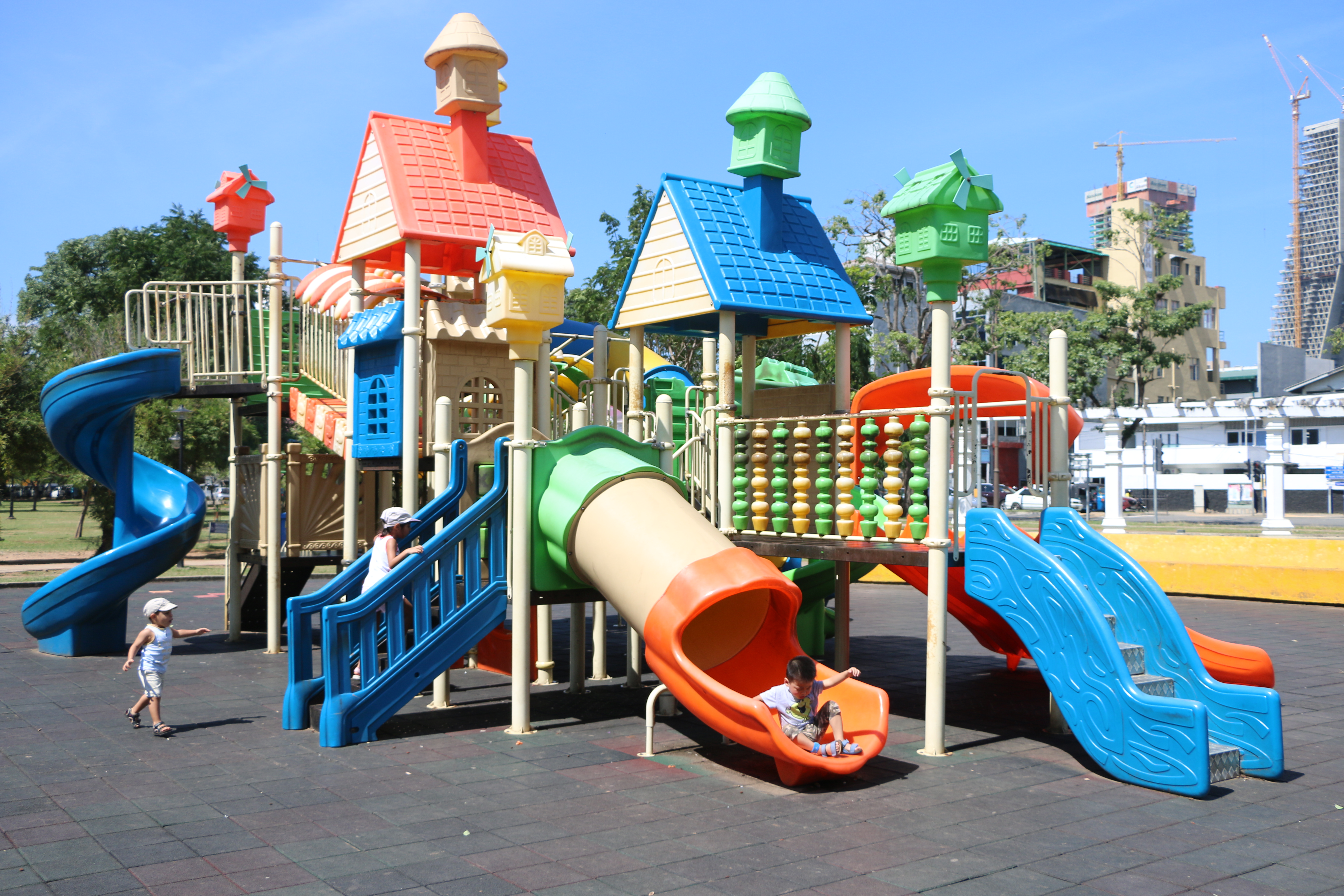 How to Entertain Children while Travelling (in any destination) Lets